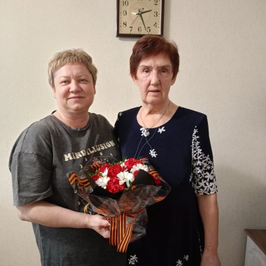 Медсёстры Пермского Кардиодиспансера поздравили пациентов и ветеранов с 9 мая